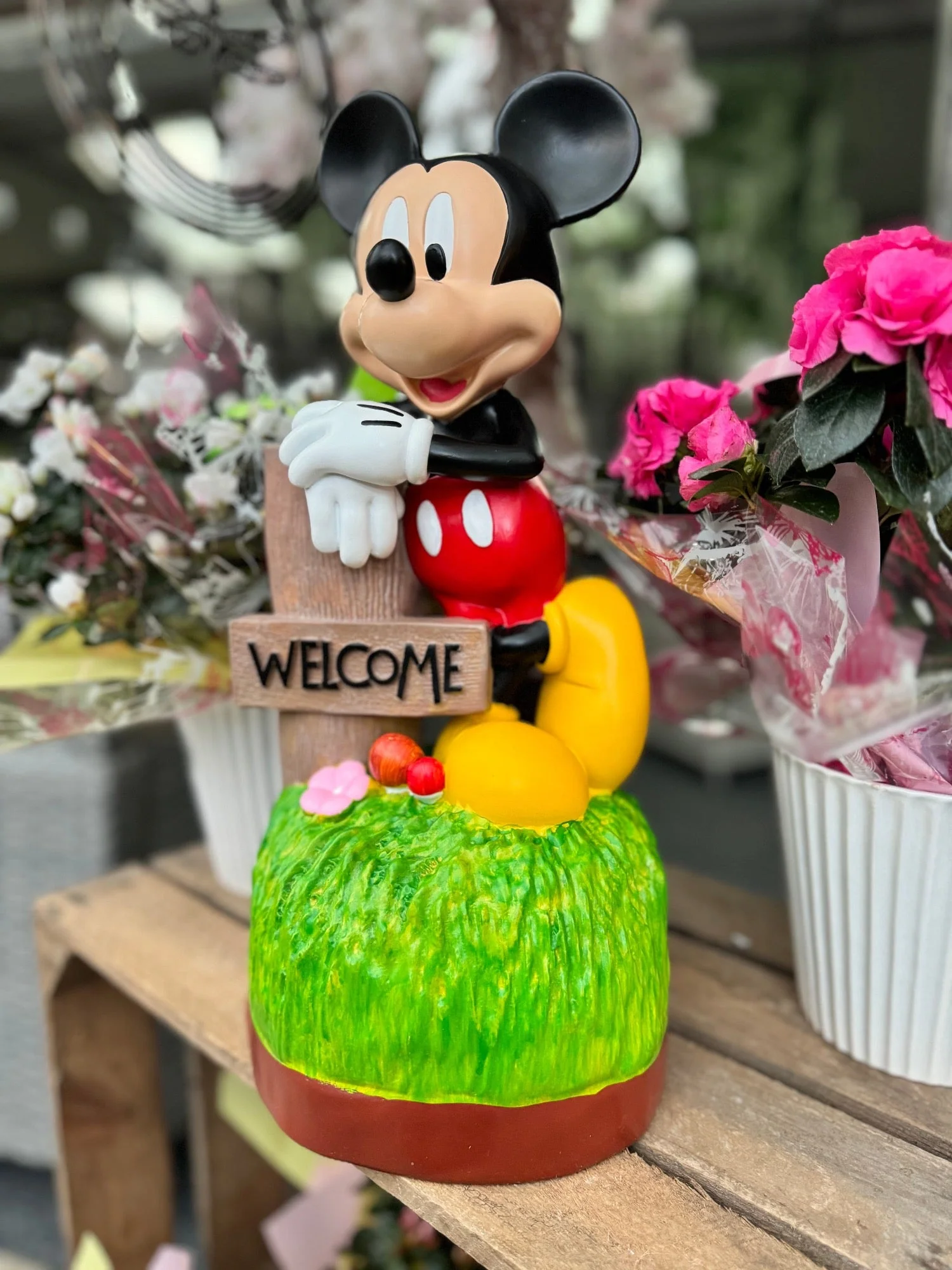 Disney Mickey Mouse Welcome Garden Statue 40cm - Image 3