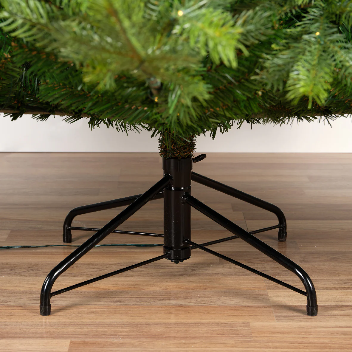 Everlands 7ft Grandis Fir Pre-Lit with 550 Warm White Micro LEDs Artificial Christmas Tree - Image 5