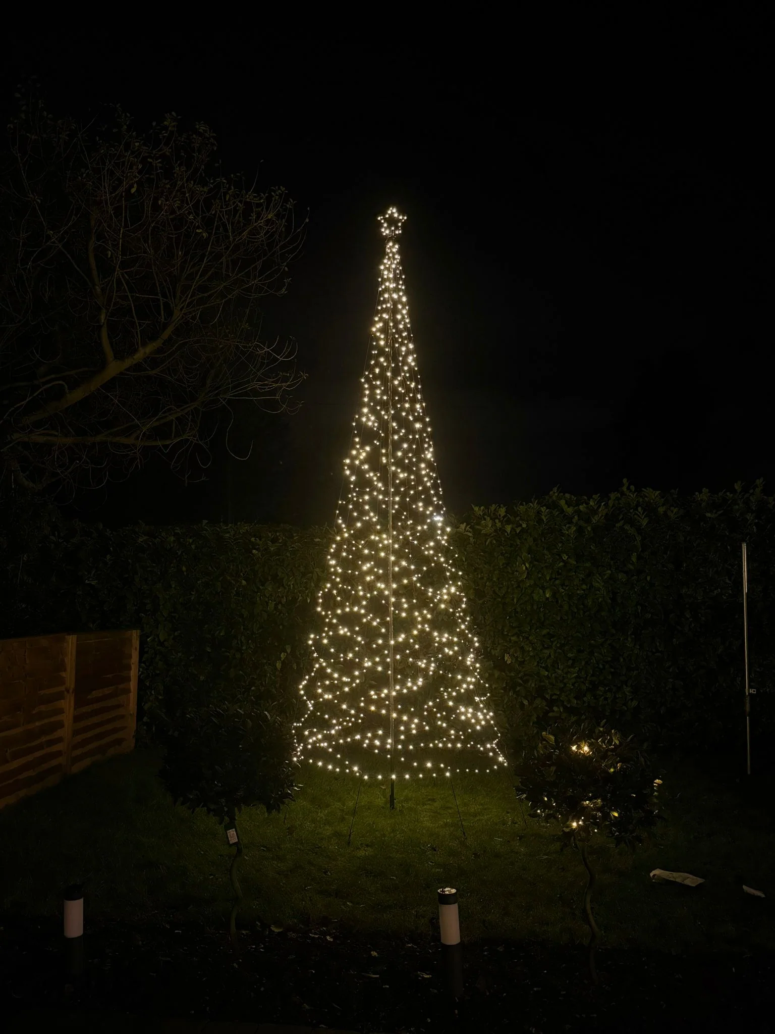 Lumineo - 5m Supersized Outdoor Light Up Christmas Tree Tower Warm White - 836 LEDs - Image 4