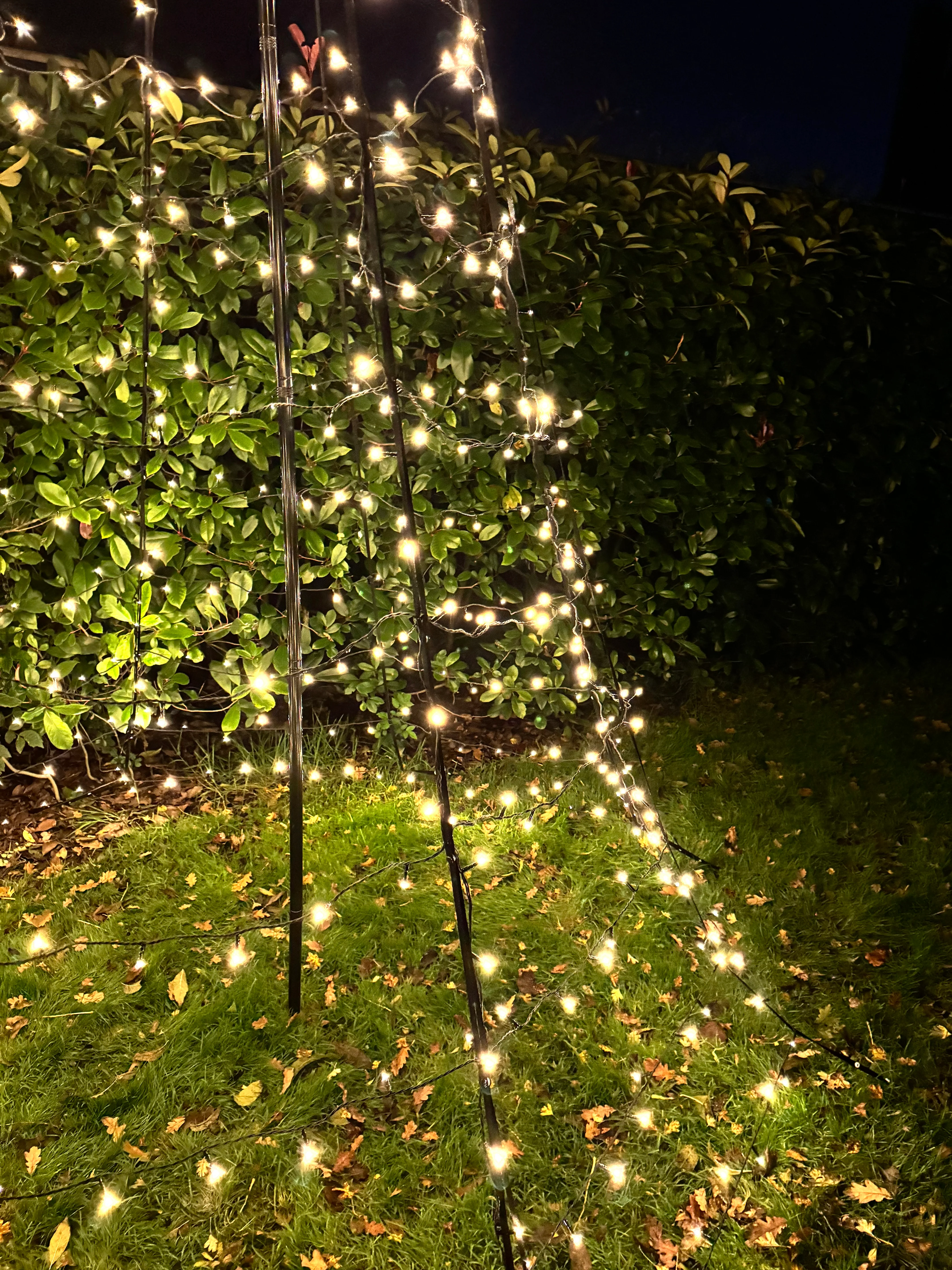NOMA 4m Starry Nights Pole Tree with 640 Warm White LEDs - Image 4