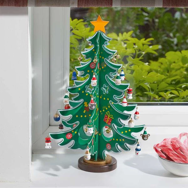 Wooden Traditional Christmas DécoTree Ornament